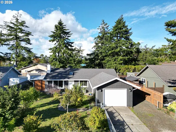 2045 19th St, Florence, OR 97439