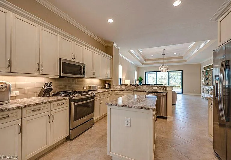 6564 Roma Way — Photo 9