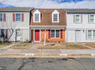8969 McDowell Cmn, Manassas, VA 20110