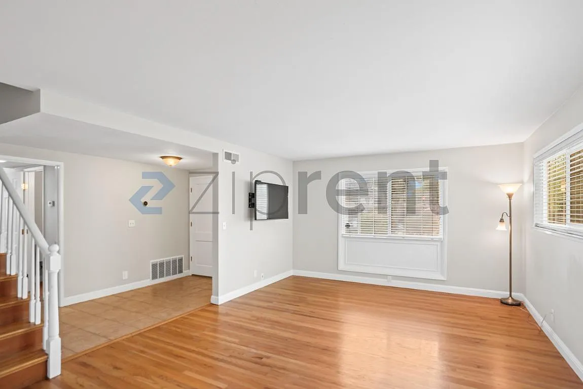 4 bed, 2.5 bath, 2150 sqft, $5,363 — Photo 3