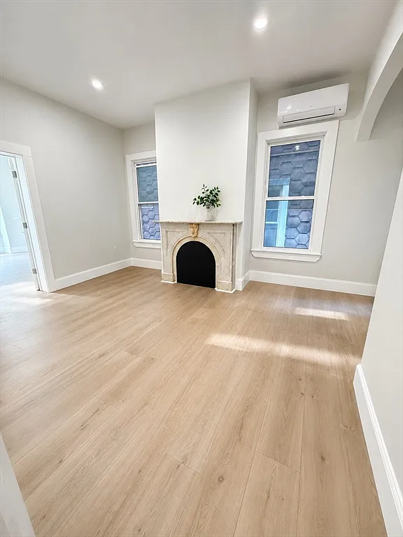 2 bed, 1.5 bath, 990 sqft, $3,250 — Photo 1
