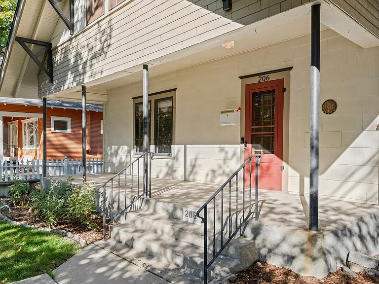 206 W Waverly Pl — Photo 33