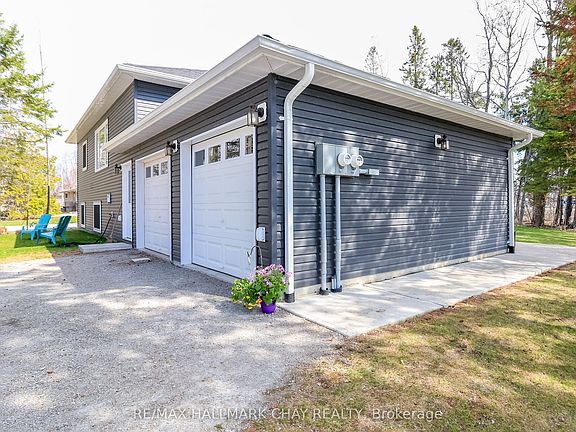 4th image of 2082 Centre Ave