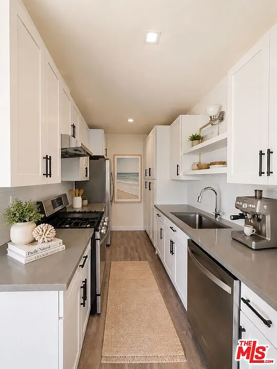 1 bed, 1.0 bath, 1000 sqft, $5,400 — Photo 3