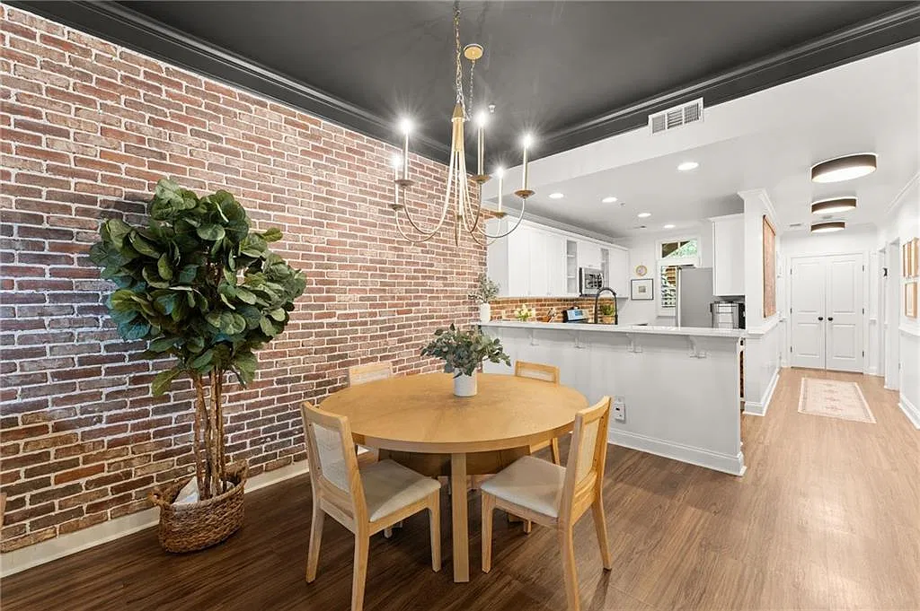 2 bed, 2.0 bath, 1293 sqft, $3,700 — Photo 4