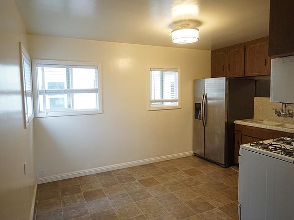 3rd image of 2121 Grand Ave