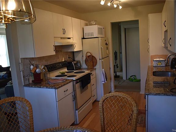 5th image of 300 Sierra Vista Ln