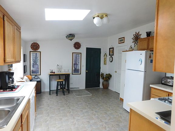 3rd image of 606 S Bluebird Cir