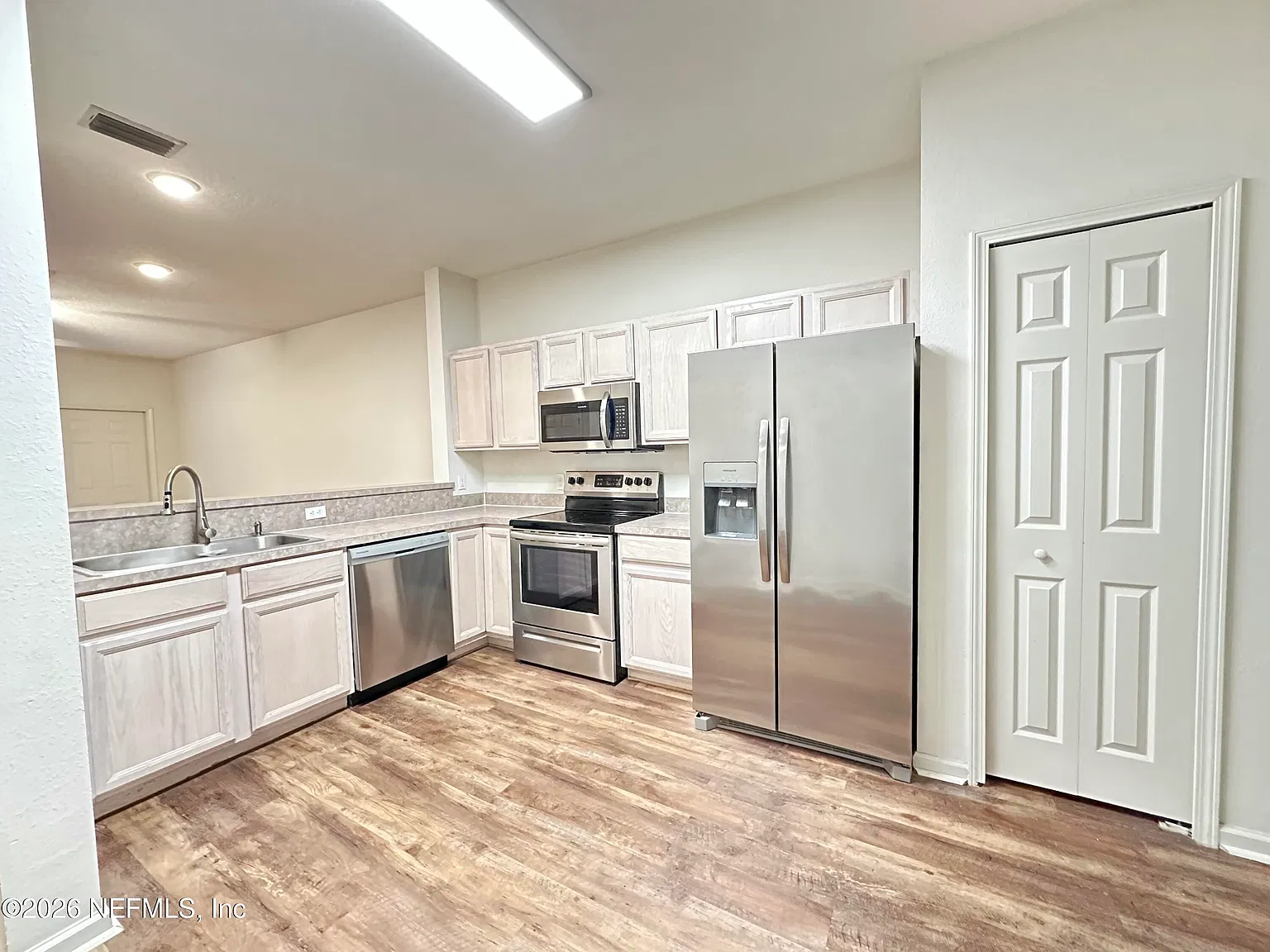 2 bed, 2.5 bath, 1222 sqft, $1,850 — Photo 2