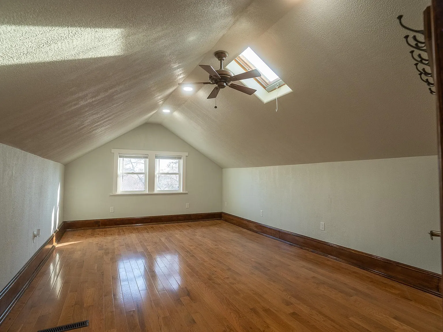 3 bed, 1200 sqft, $1,950 — Photo 4