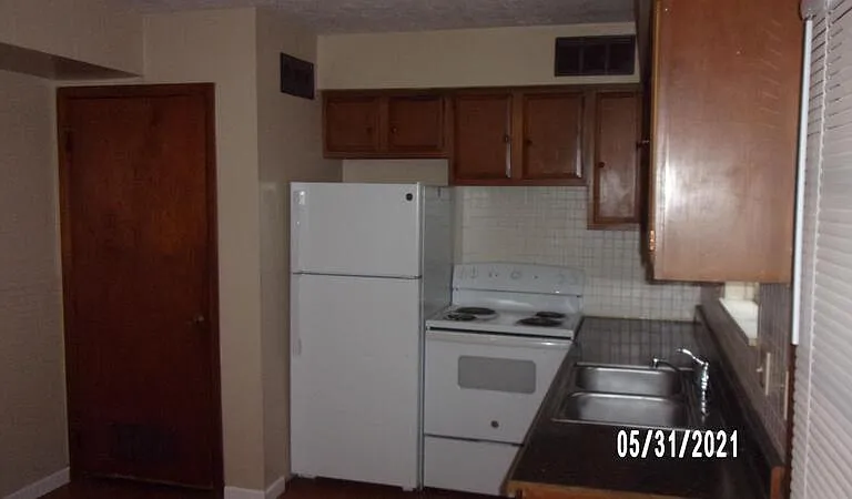 470 Brentwood Ave — Photo 7