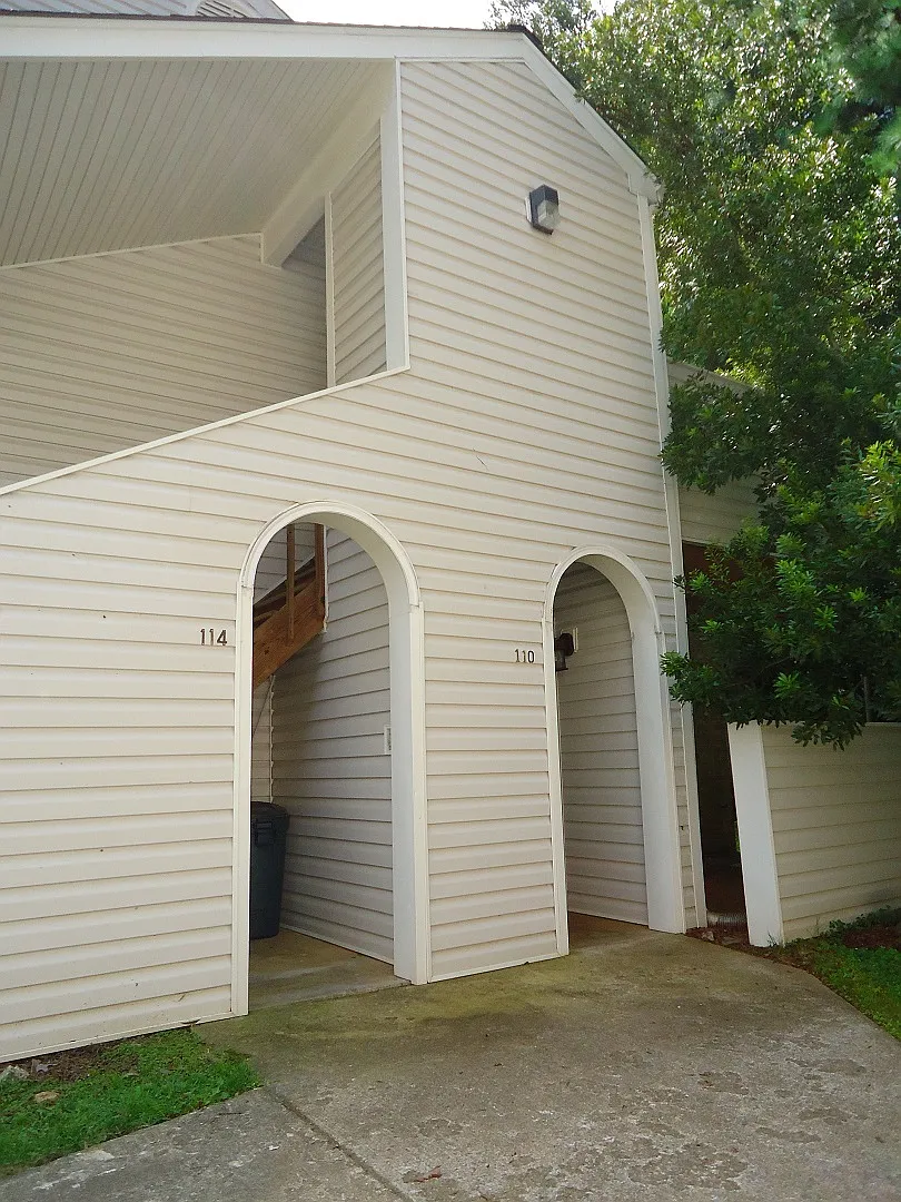 110 Manhattan Court - Bev Roberts Rentals & Property Management — Photo 2