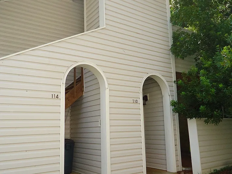 110 Manhattan Ct — Photo 2