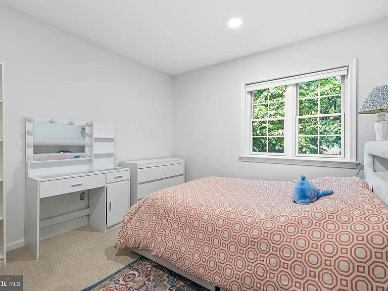 4880 Chevy Chase Dr #133 — Photo 22