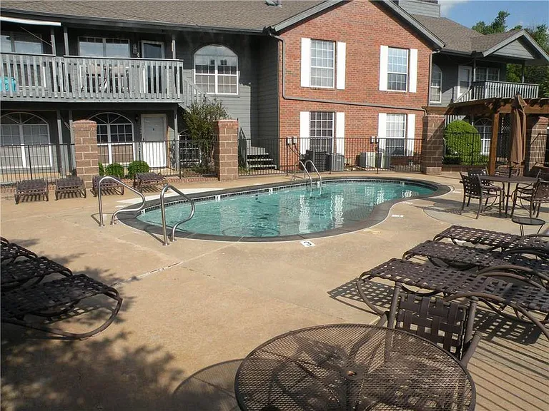 11525 N Meridian Ave #120 — Photo 2
