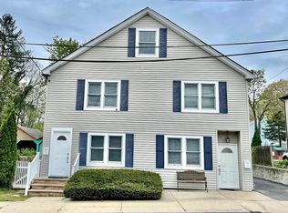 36 Orchard St, Roslyn Heights, NY 11577
