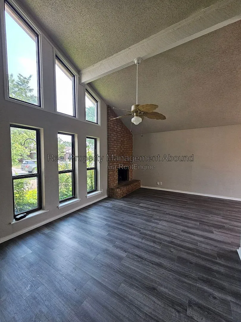 3 bed, 2.0 bath, 1293 sqft, $1,500 — Photo 3