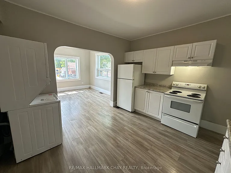 270 Moffat St #A — Photo 15