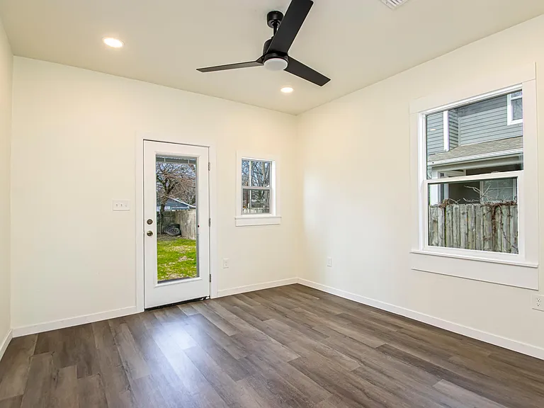 805 Maple St — Photo 8