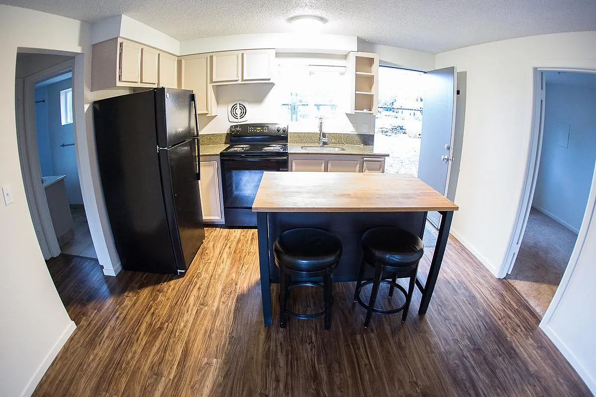 2 bed, 700 sqft, $1,850 — Photo 1