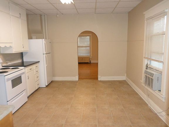 2nd image of 816 Leavenworth St APT 2