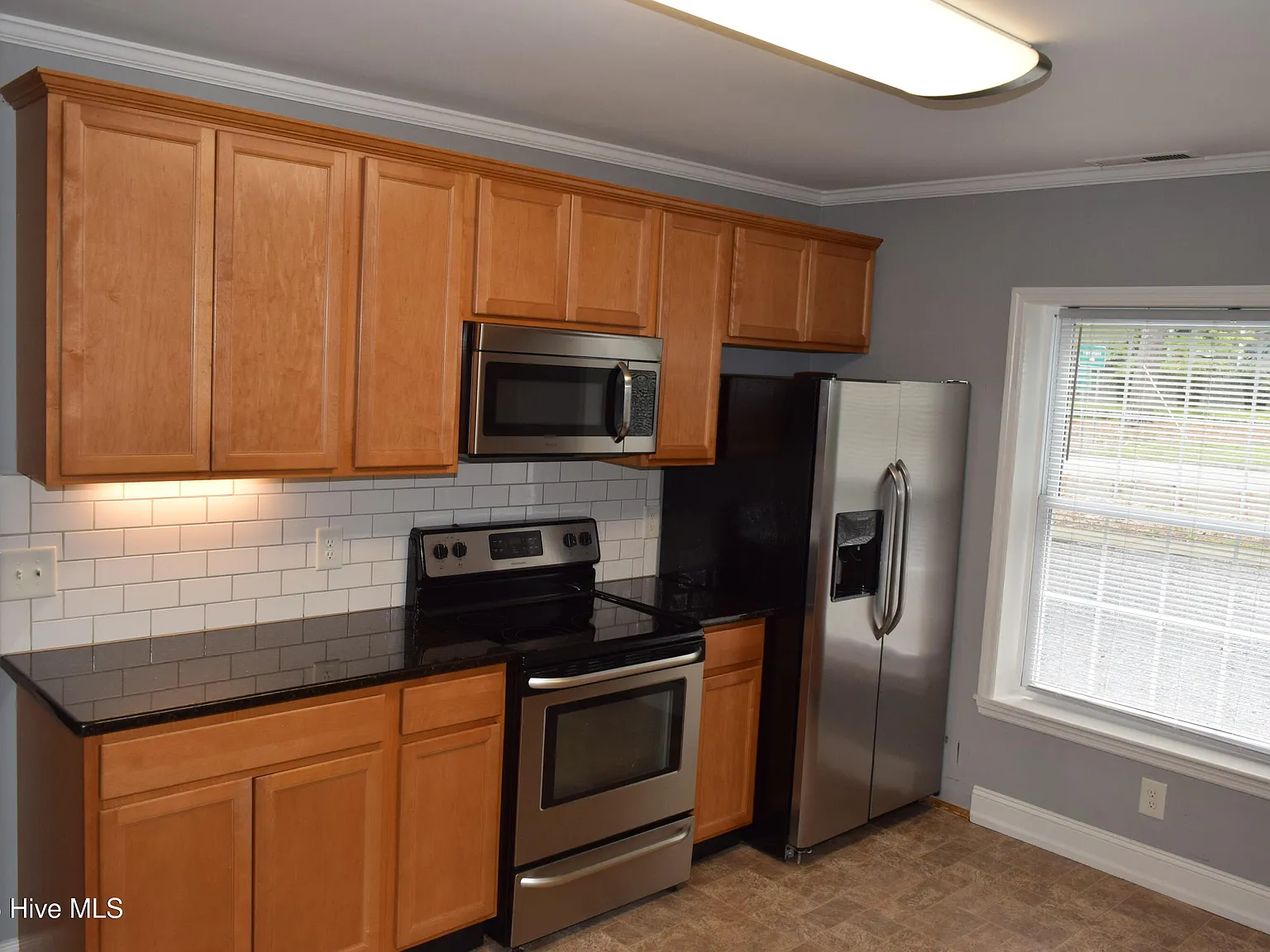 2 bed, 1.5 bath, $1,225 — Photo 2