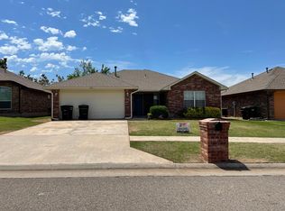 328 SW 39th St, Moore, OK 73160