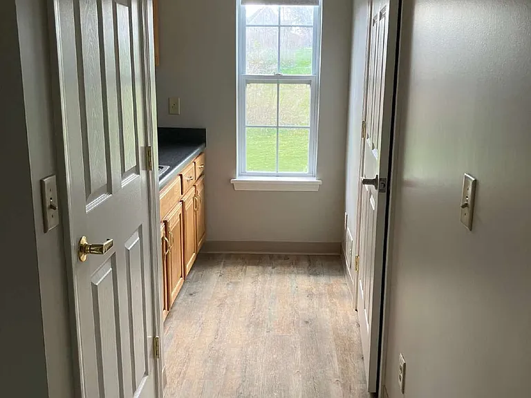 1027 Whitney Rd E #1 — Photo 9