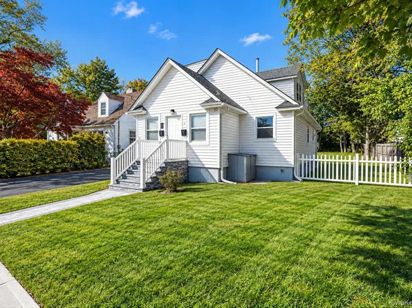 14 Perkal Street, Bay Shore, NY 11706