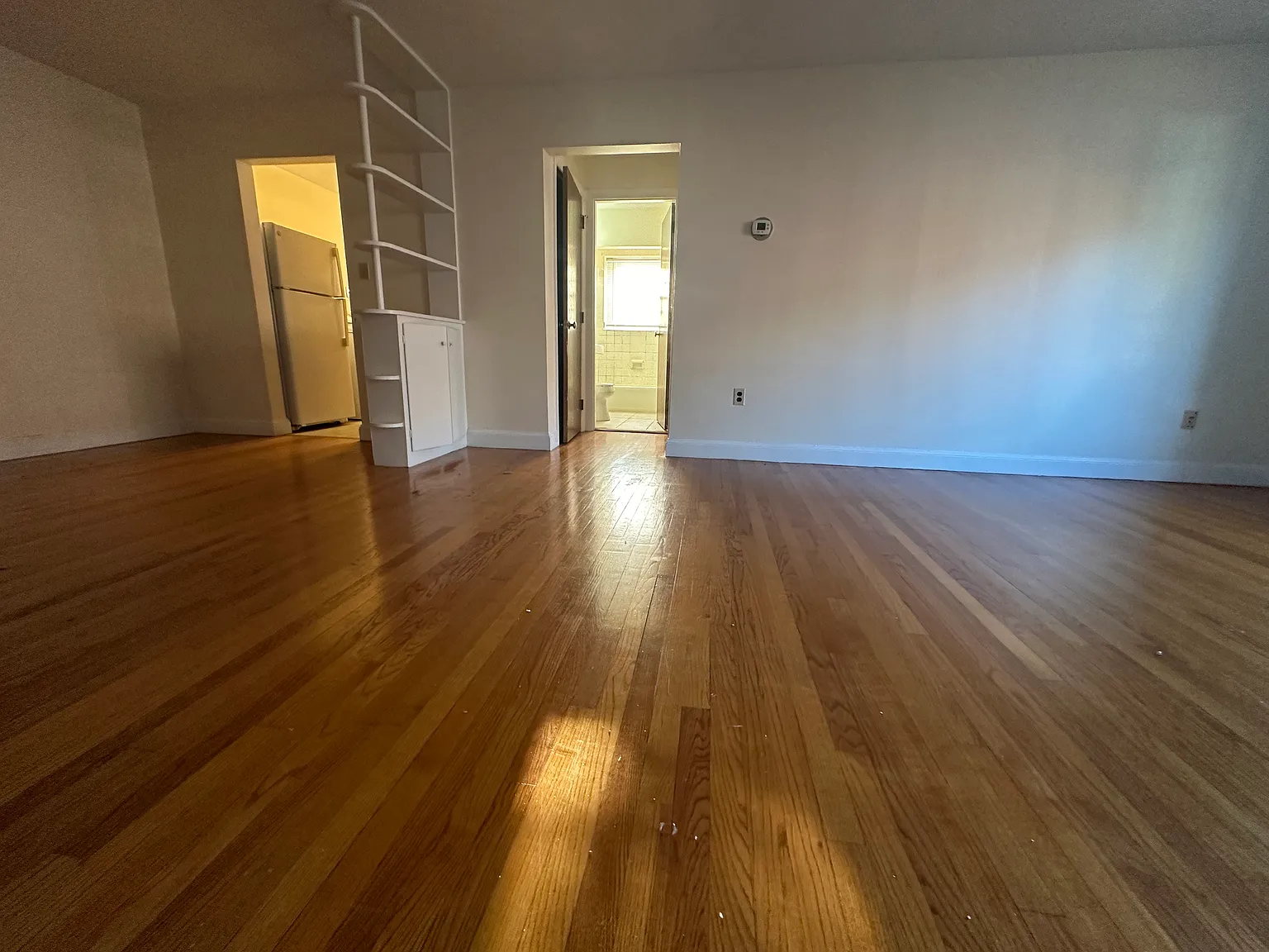 1 bed, 700 sqft, $2,200 — Photo 2