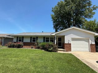 827 Cypress Dr, Chatham, IL 62629
