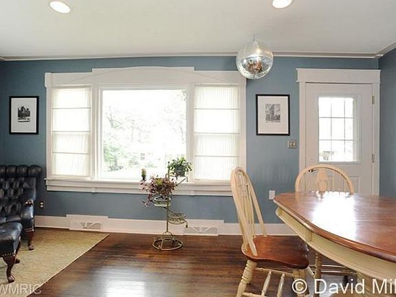 5th image of 825 Kendalwood St NE
