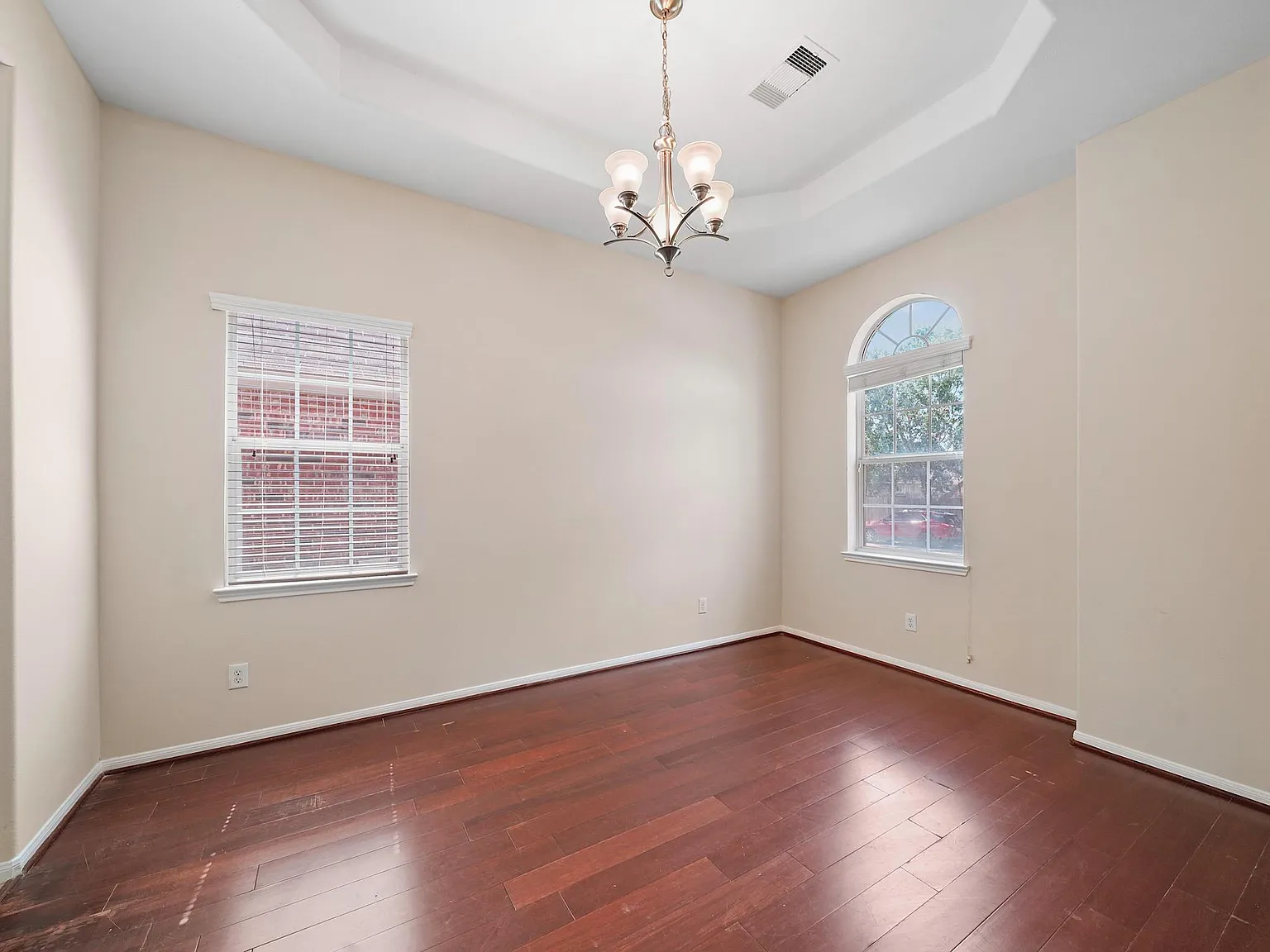 4 bed, 3.5 bath, 3192 sqft, $2,450 — Photo 4