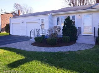 42 Squantum Dr, Middletown, RI 02842