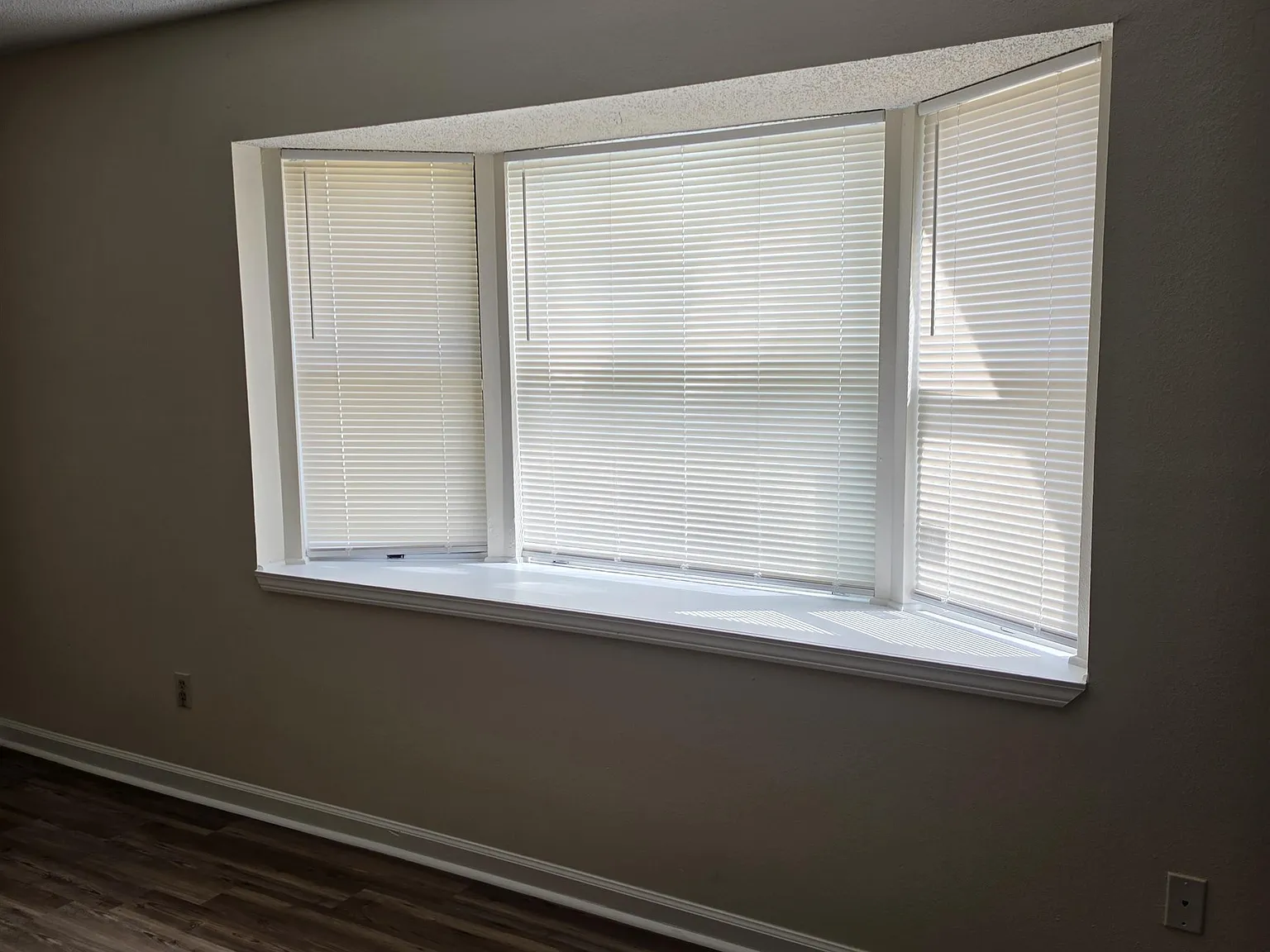 2 bed, 1012 sqft, $1,350 — Photo 4