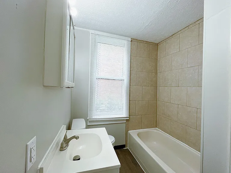 2620 Melrose Ave #1 — Photo 5