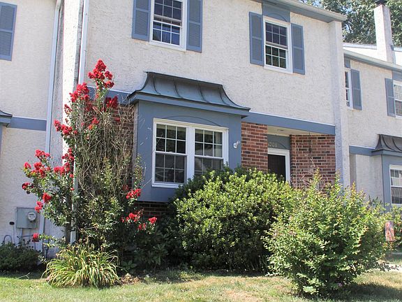 3rd image of 1008 Debbie Ln