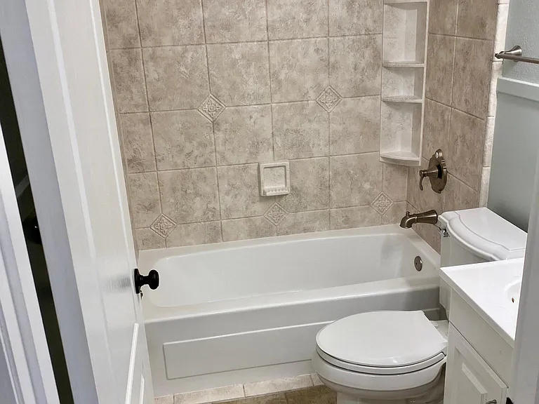 966 Simmons Ave — Photo 11