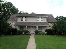 1st image of 906 W Castlewood Ave