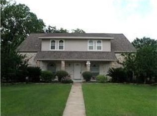 906 W Castlewood Ave, Friendswood, TX 77546