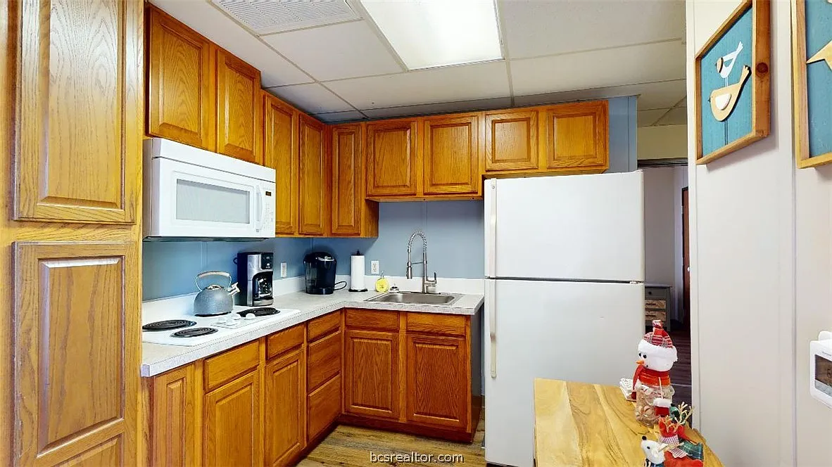 2 bed, 1.0 bath, 783 sqft, $1,050 — Photo 3