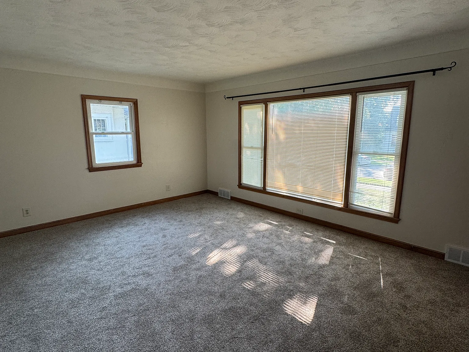 4 bed, 1700 sqft, $2,700 — Photo 2