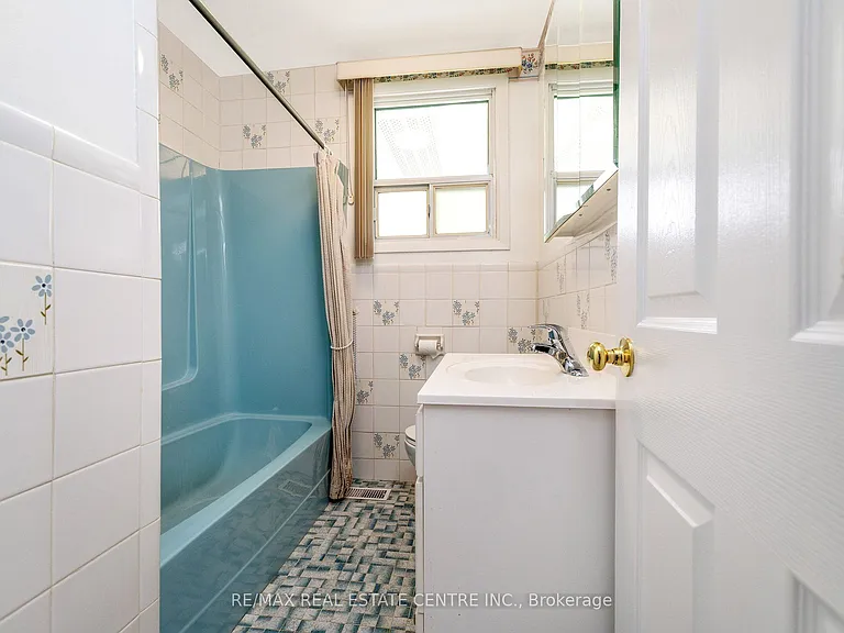 3161 Steeles Ave W — Photo 21