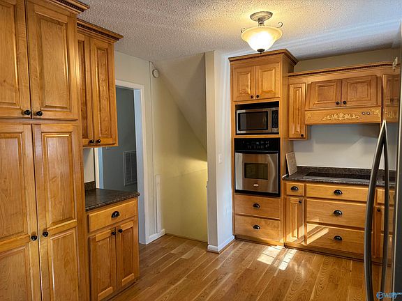 4th image of 2753 Scott St