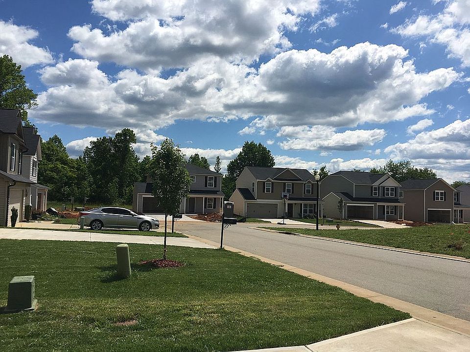 2nd image of 301 Caden Village Cres