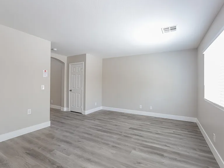 9205 Millikan Ave — Photo 5