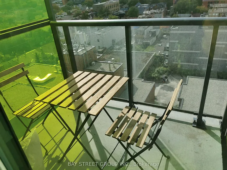 297 College St #1012 — Photo 11