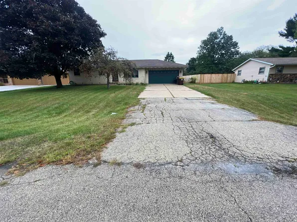 10503 Crimson Dr, Machesney Park, IL 61115