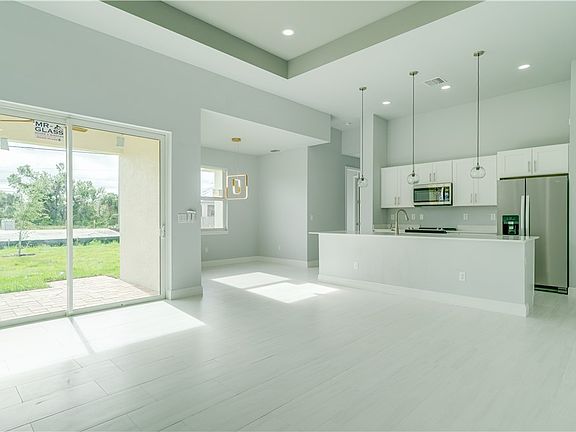 5th image of 1927 NE 23rd Place Cpe