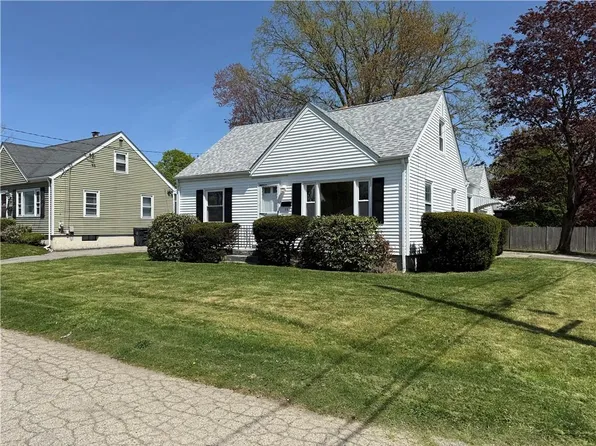 26 Yale Ave, Riverside, RI 02915